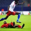 Jonathan Pitroipa überspringt Diallo Moustapha von EA Guingamp