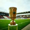 Pokal und Aufpasser