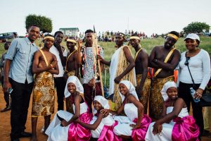 Octopizzo mit Musikern aus Burundi
