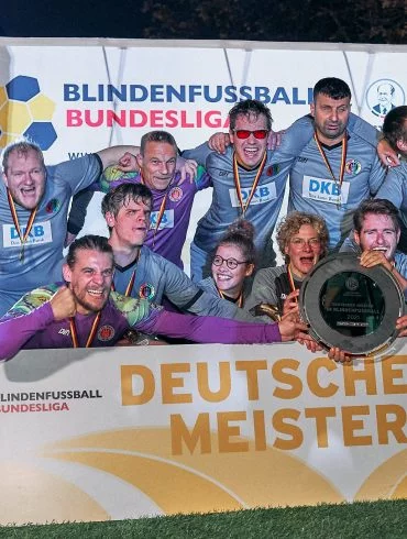 Das Team vom FC St. Pauli gewinnt die Meisterschaft im Blindenfussball 2021